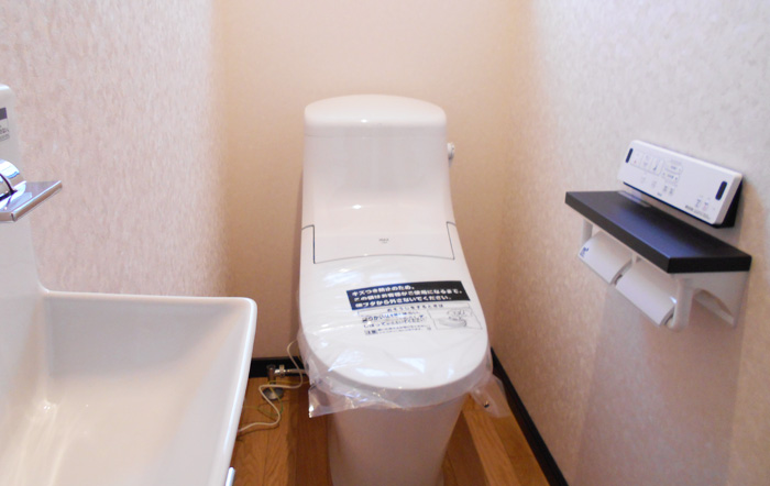 トイレには手洗いキャビネットを設置